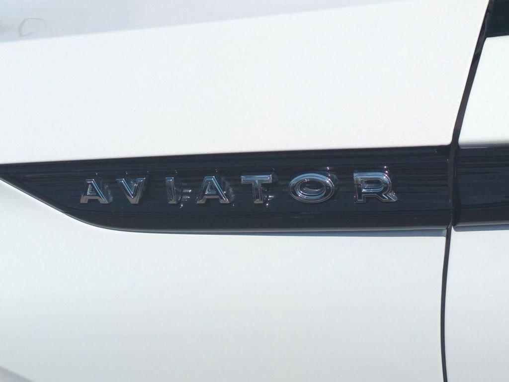 Used 2024 Lincoln Aviator Reserve w/ Equipment Group 201A image 10