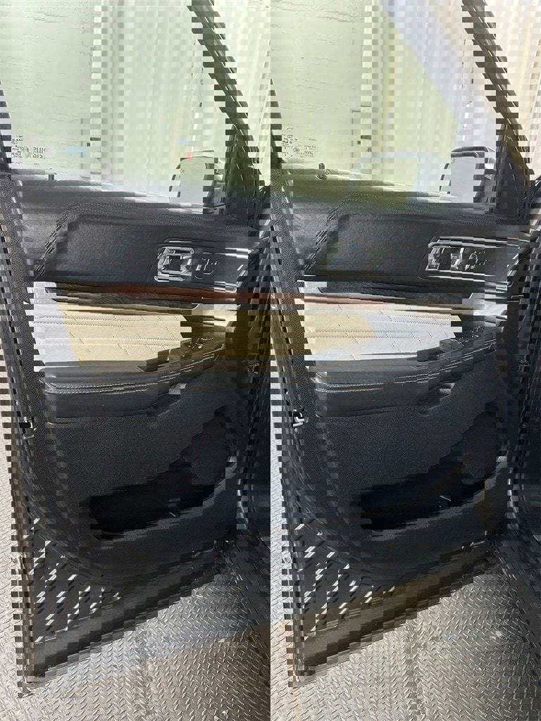 Used 2016 Ford Explorer Platinum image 9