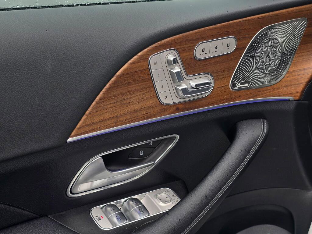 Certified 2025 Mercedes-Benz GLS 580 4MATIC image 37