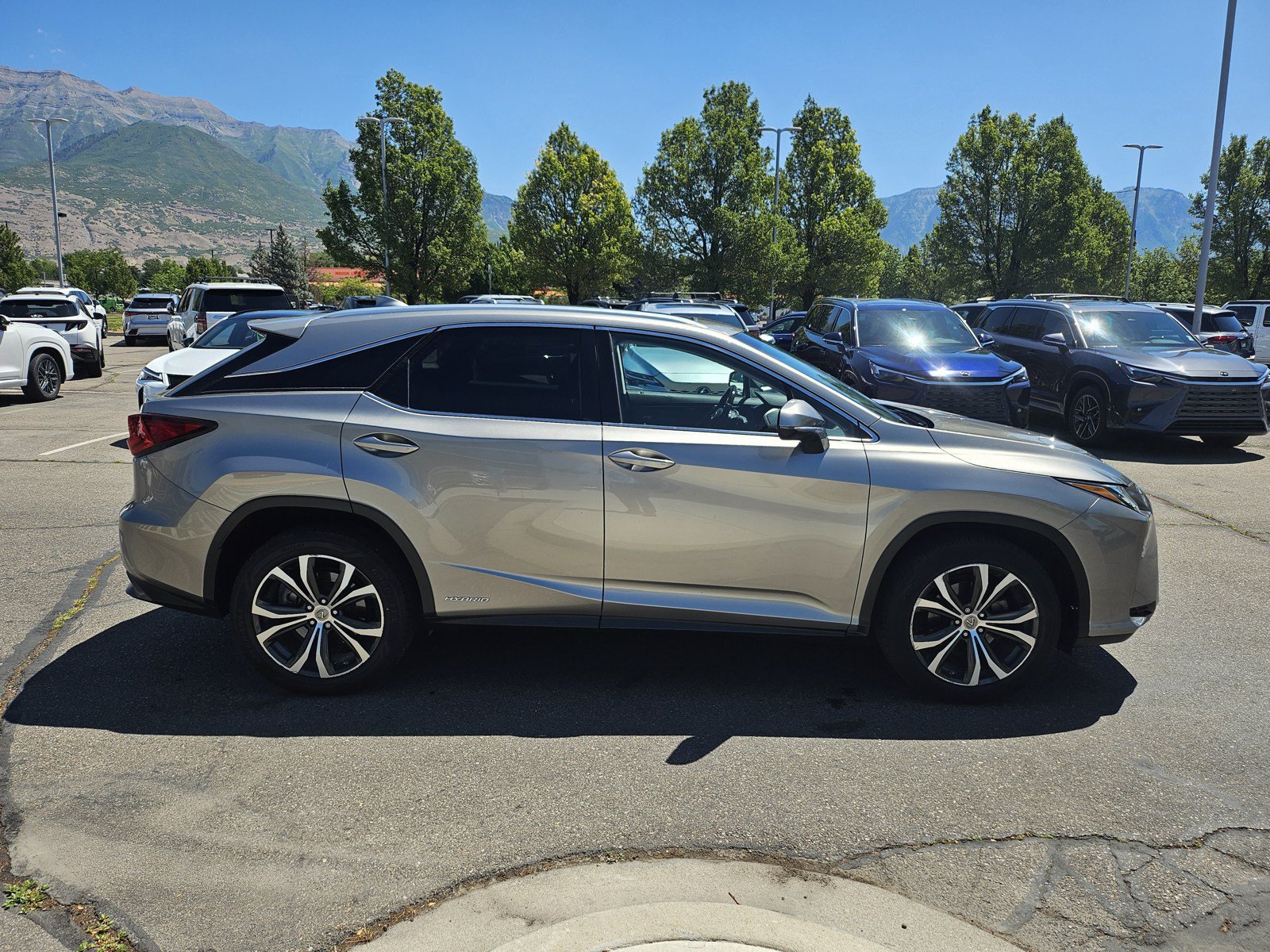 Used 2017 Lexus RX 450h AWD w/ Cold Weather Package image 4