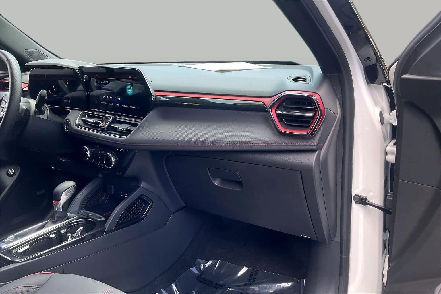 Used 2025 Chevrolet TrailBlazer RS w/ Convenience Package FWD image 17