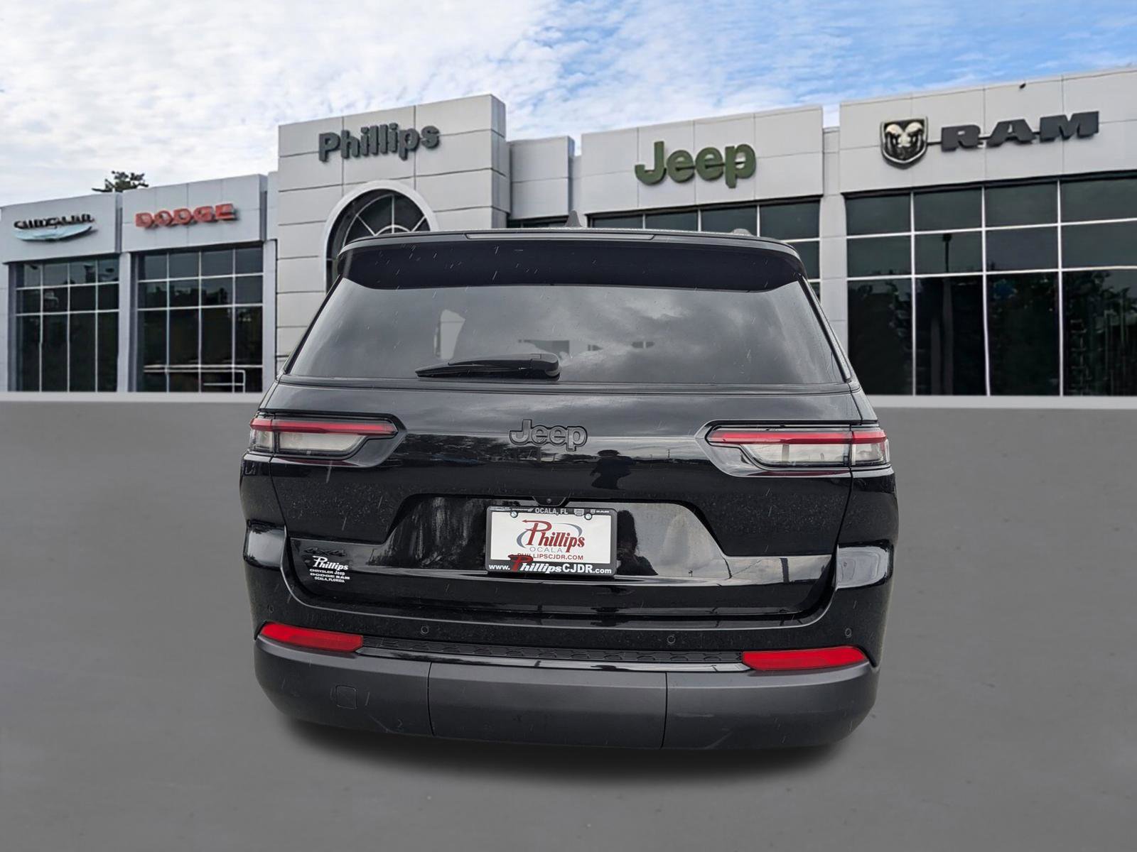 Certified 2024 Jeep Grand Cherokee L Laredo image 4