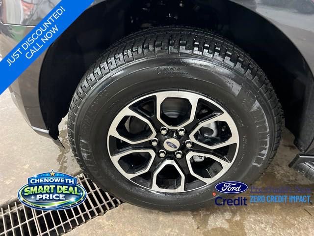 New 2024 Ford Expedition XLT image 24