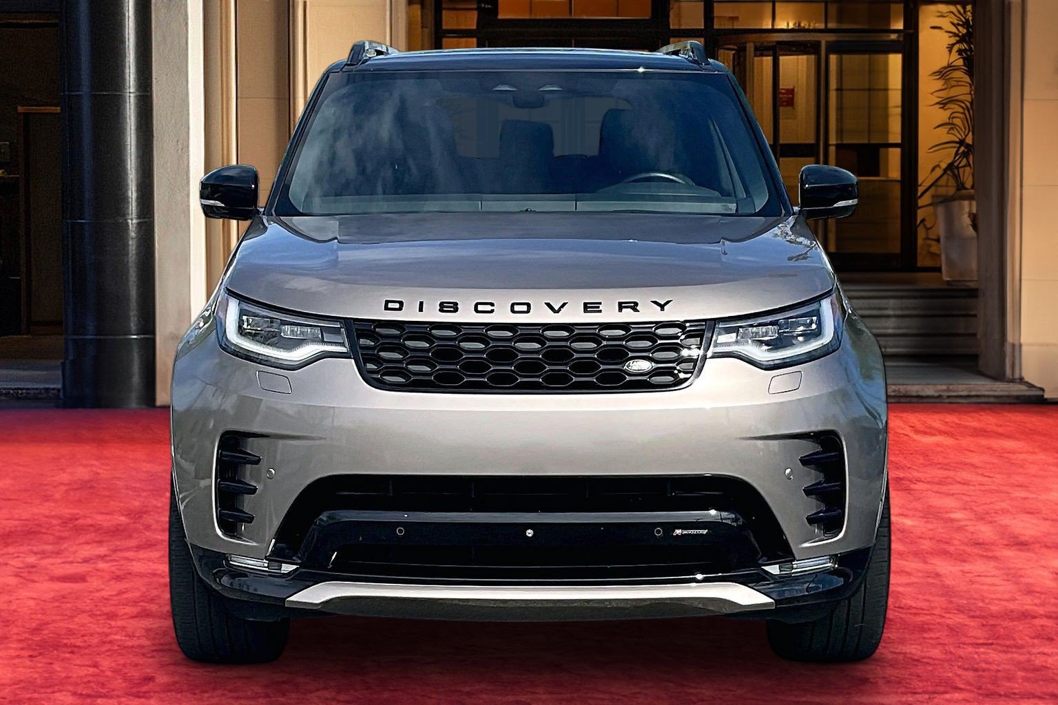 Used 2023 Land Rover Discovery HSE R-Dynamic AWD/4WD image 3