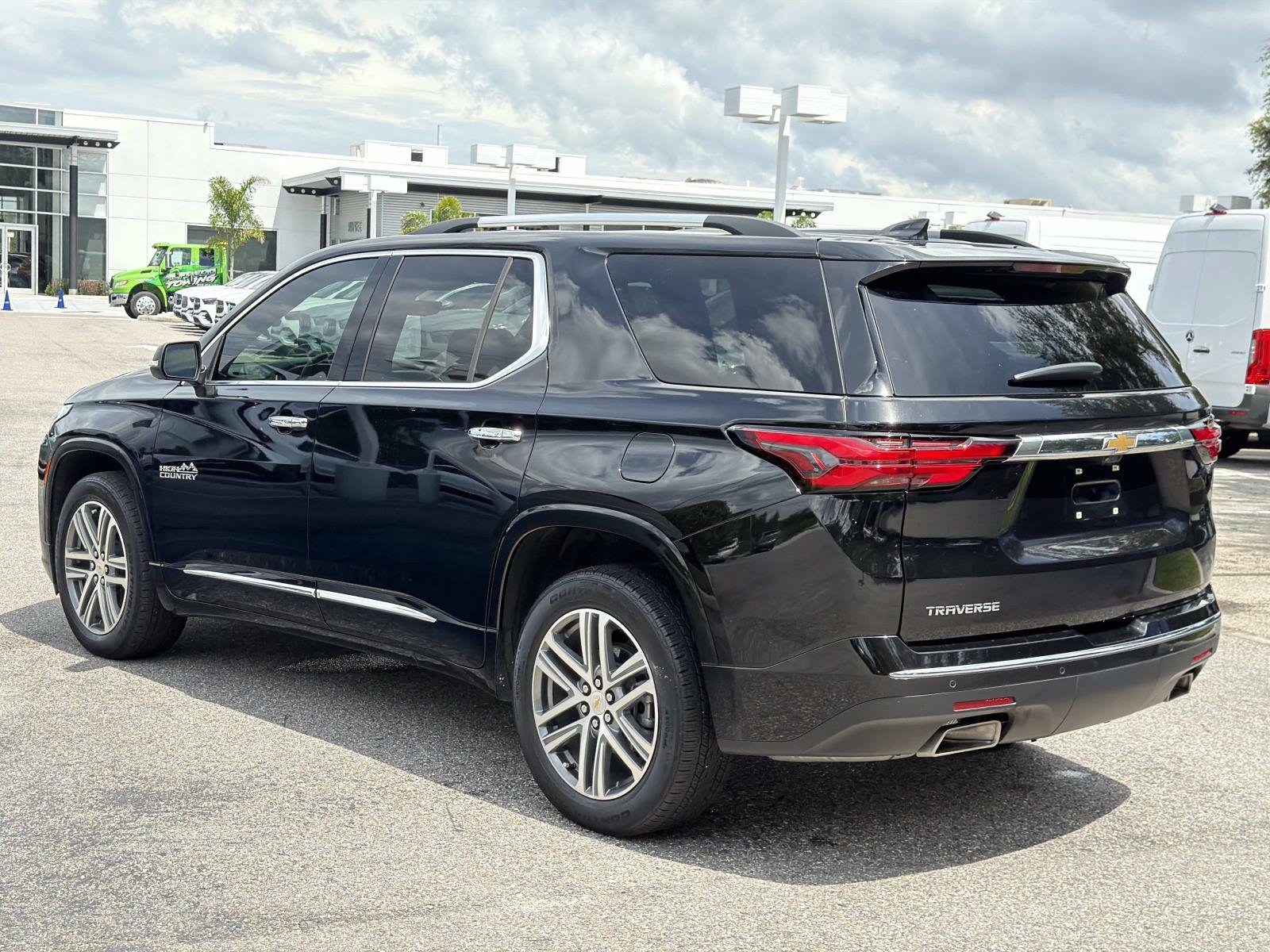 Used 2023 Chevrolet Traverse High Country w/ LPO, Floor Liner Package FWD image 5
