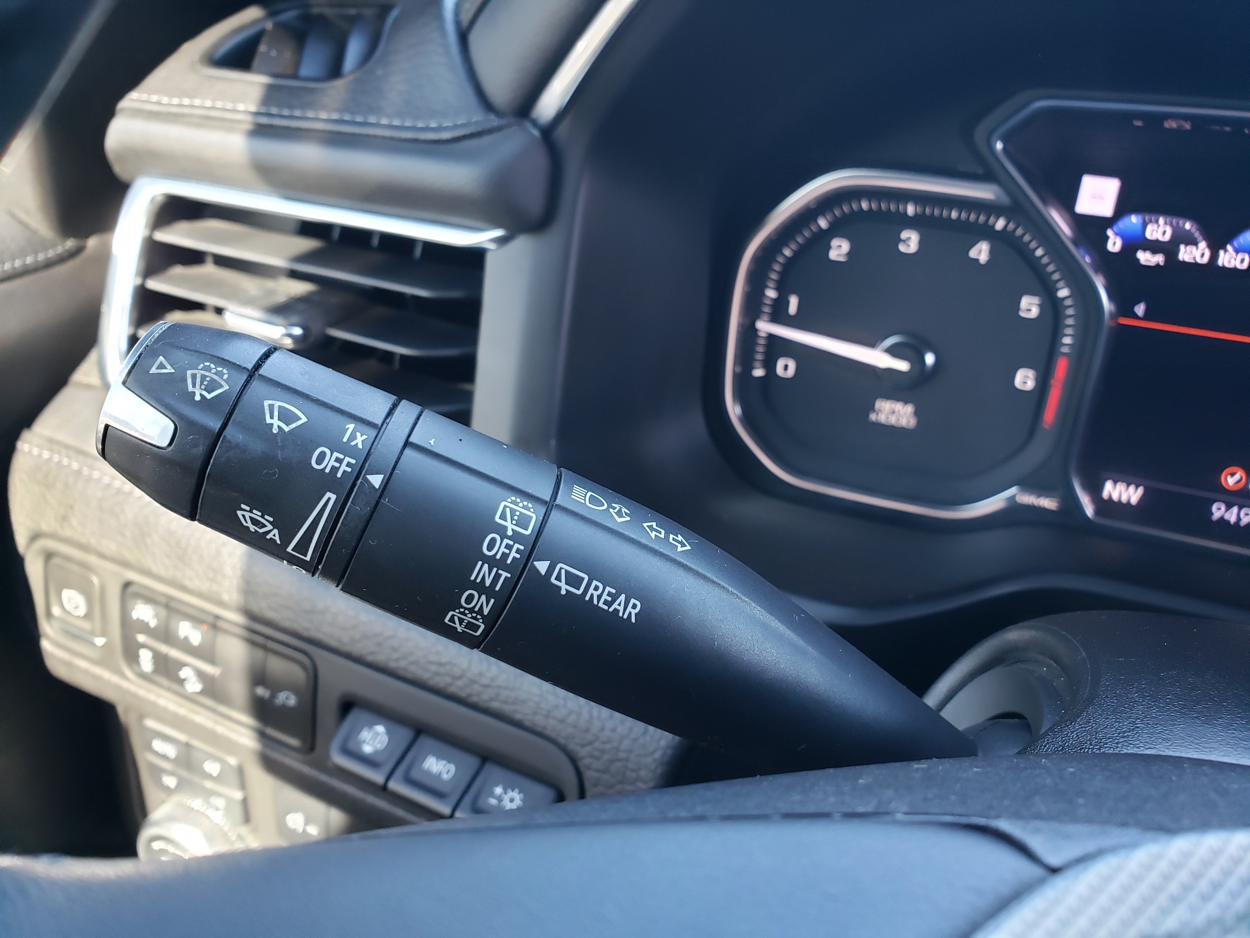 Used 2021 GMC Yukon XL Denali AWD/4WD image 19