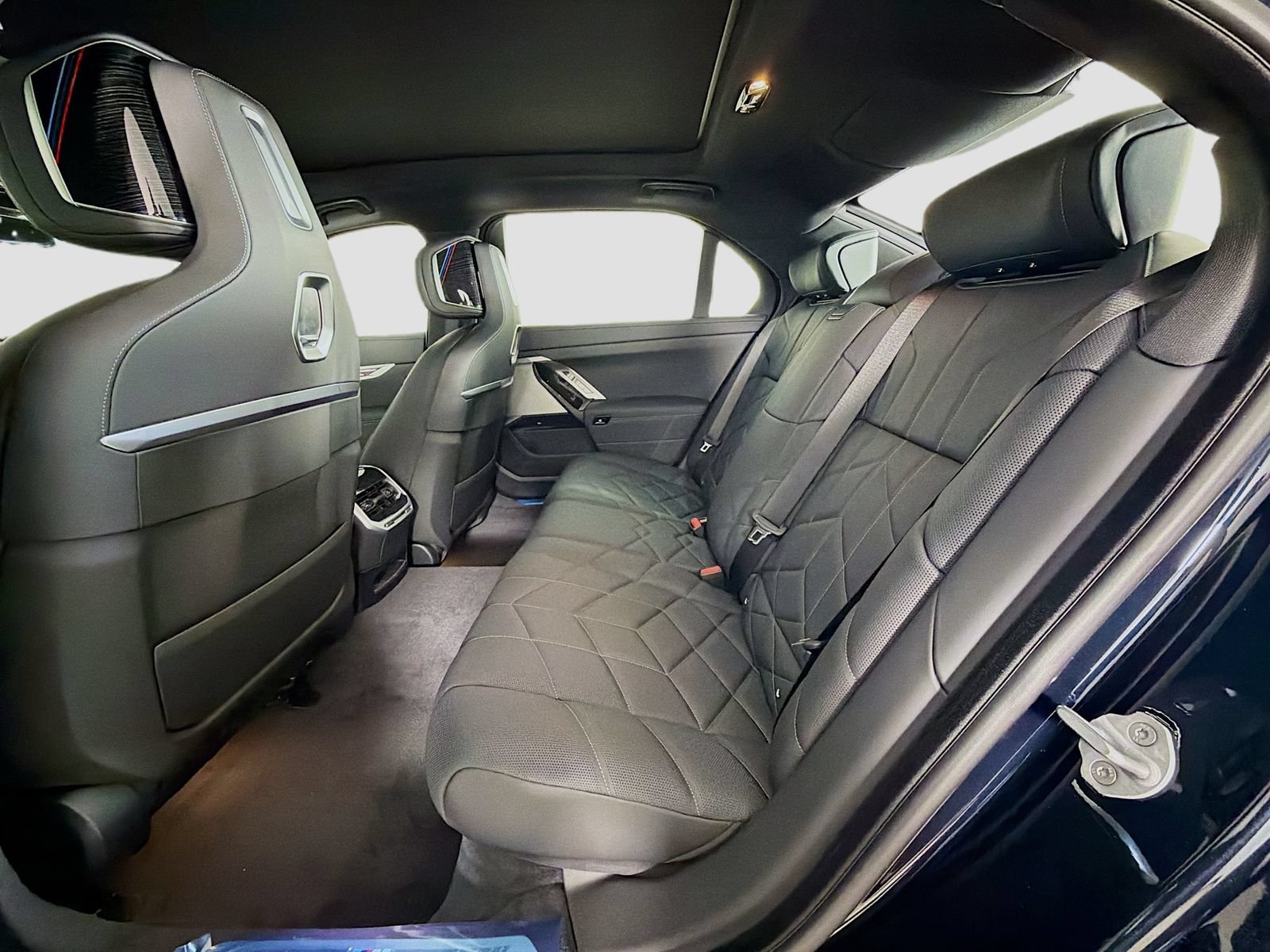 New 2026 BMW i7 xDrive60 w/ M Sport Package RWD image 24