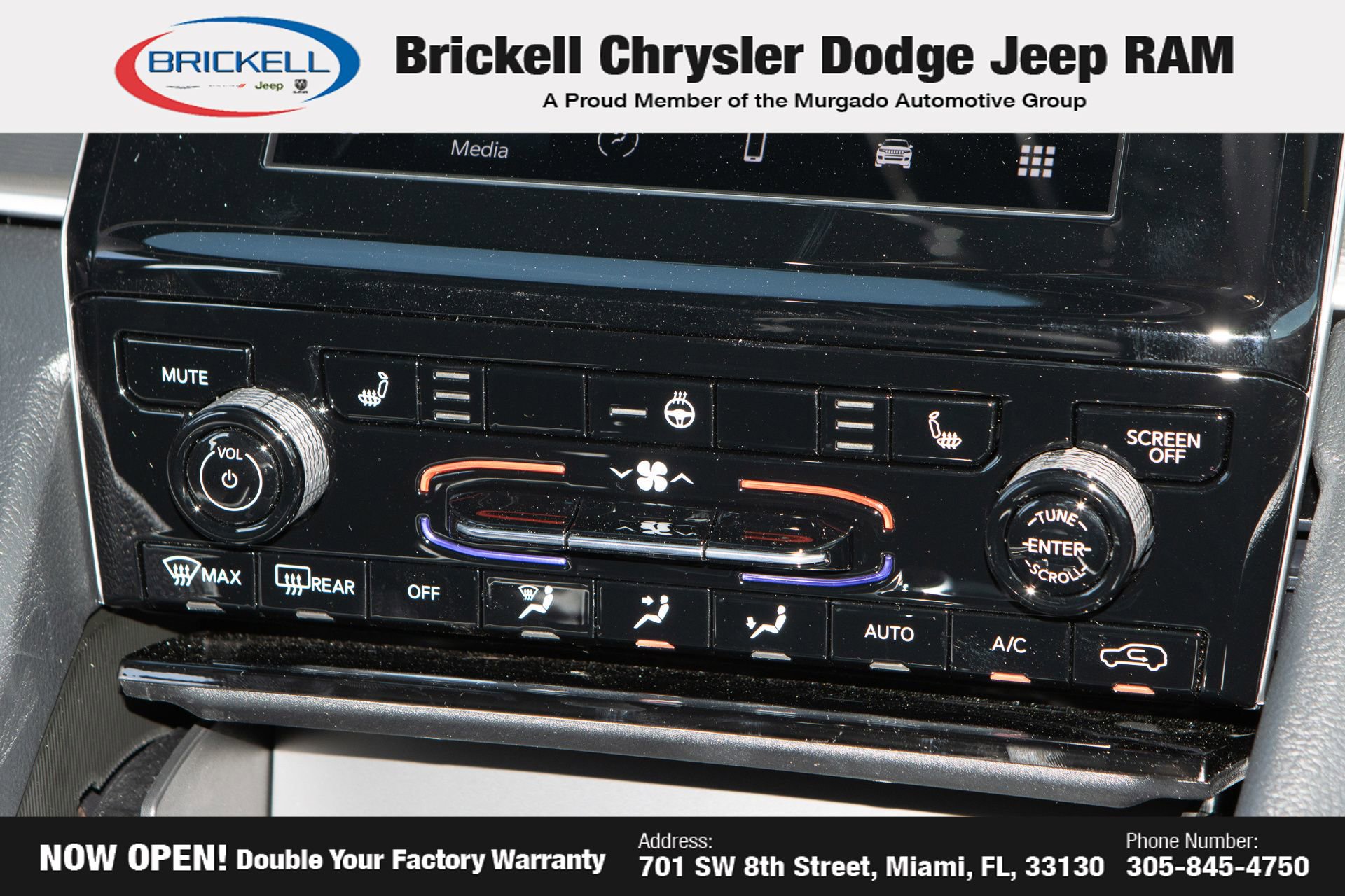 New 2025 Jeep Grand Cherokee Laredo w/ Luxury Tech Group I image 24