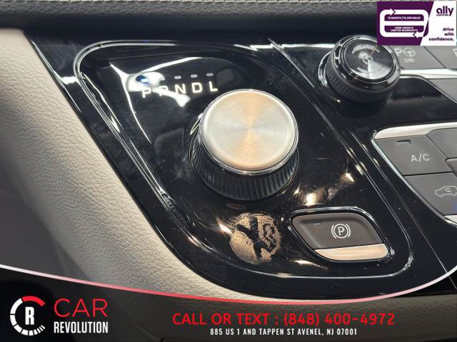 Used 2021 Chrysler Pacifica Touring-L FWD image 41