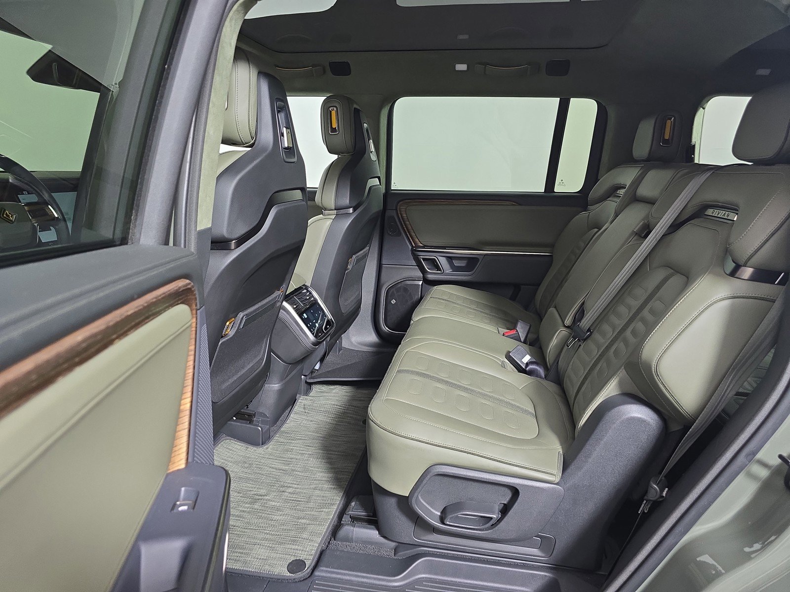 Used 2024 Rivian R1S Launch Edition AWD/4WD image 21