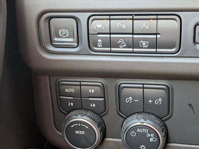 Used 2023 Chevrolet Tahoe Z71 w/ Luxury Package image 13