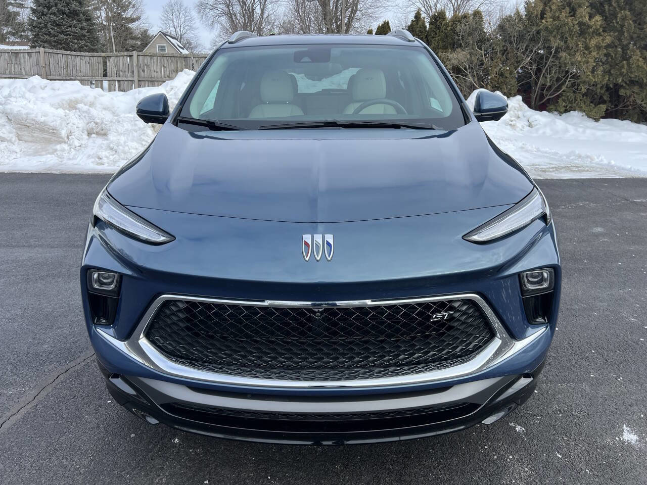 Used 2025 Buick Encore GX Sport Touring w/ Advanced Technology Package image 2