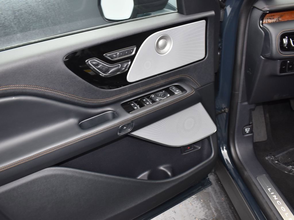 New 2025 Lincoln Aviator Black Label image 9