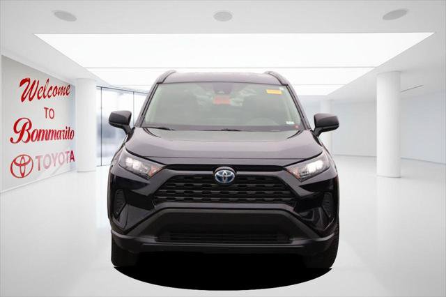 Certified 2022 Toyota RAV4 LE AWD/4WD image 4