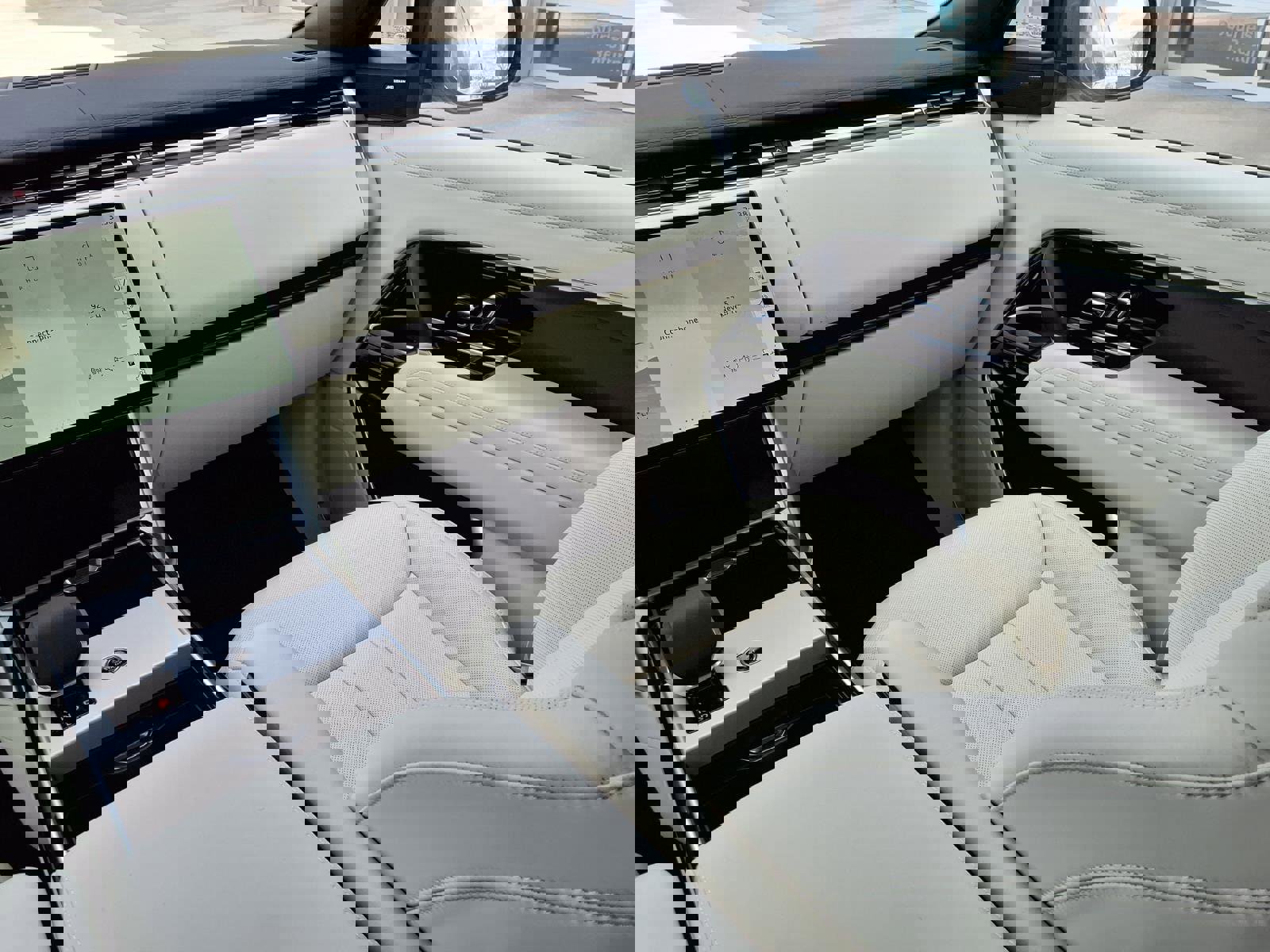 New 2026 Land Rover Range Rover Long Wheelbase SE image 23