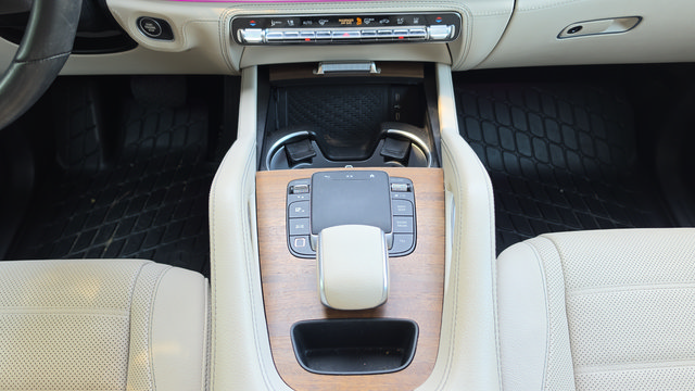 Used 2025 Mercedes-Benz GLE 450e 4MATIC image 8