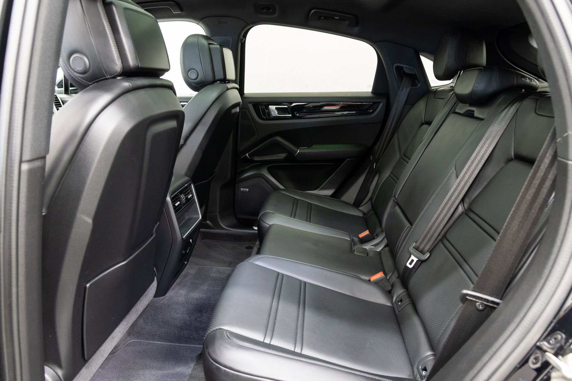 Used 2021 Porsche Cayenne Coupe AWD/4WD image 8