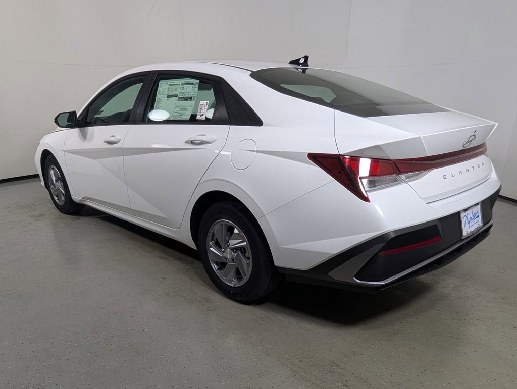 New 2026 Hyundai Elantra SE FWD image 5