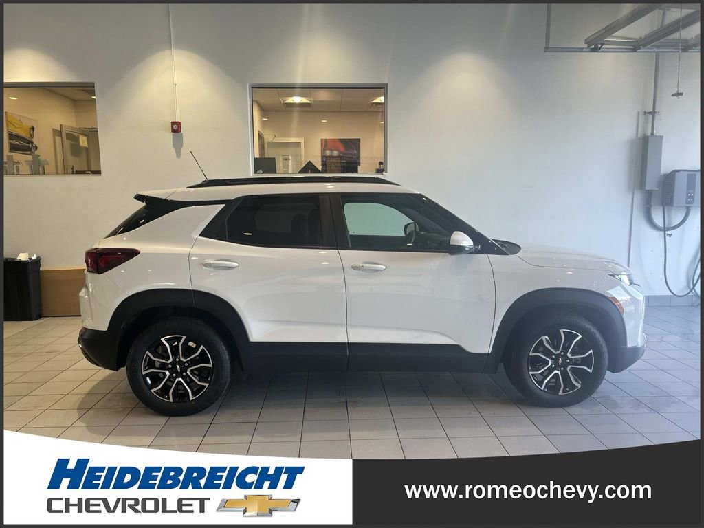 Used 2023 Chevrolet TrailBlazer ACTIV w/ Sun and Liftgate Package image 2