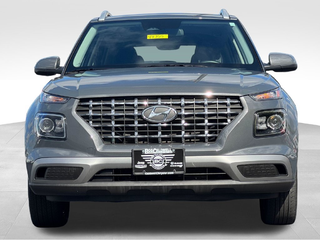 Used 2025 Hyundai Venue SEL FWD image 2