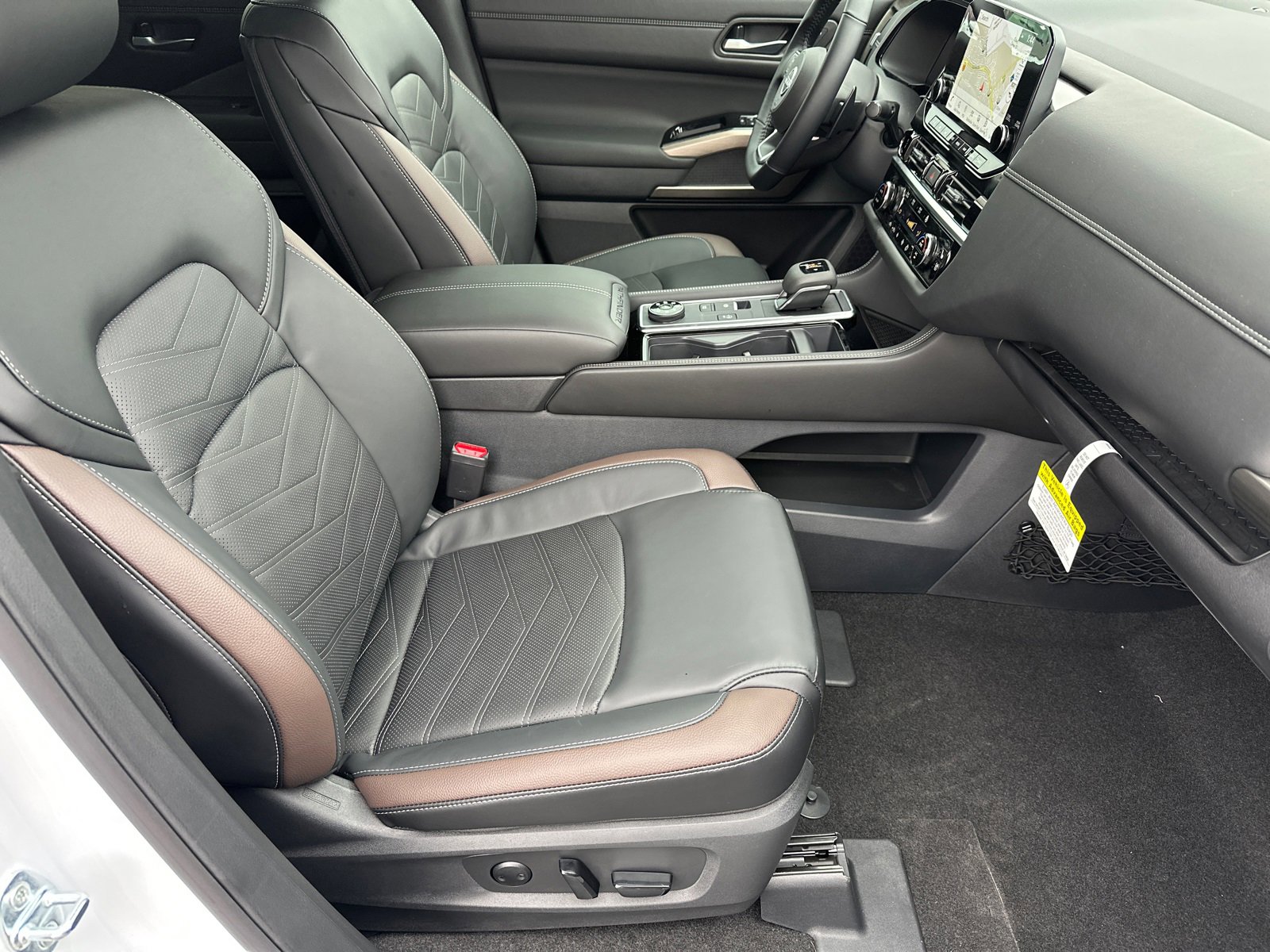 New 2025 Nissan Pathfinder Platinum image 13