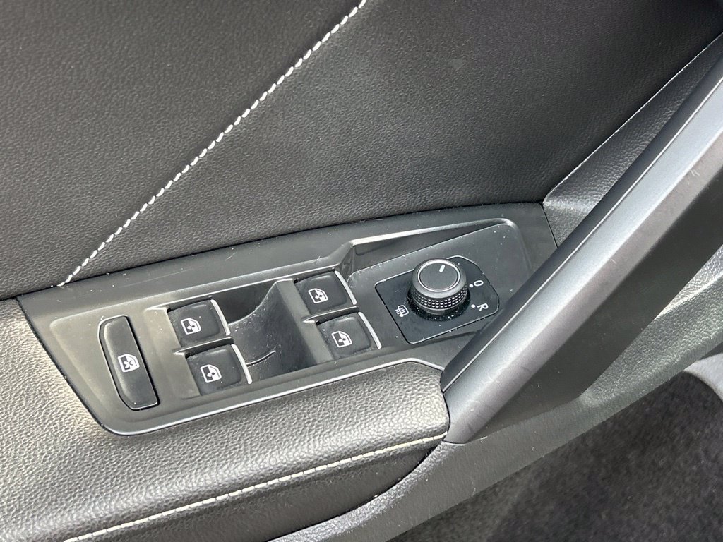 Certified 2023 Volkswagen Tiguan SE R-Line FWD image 19