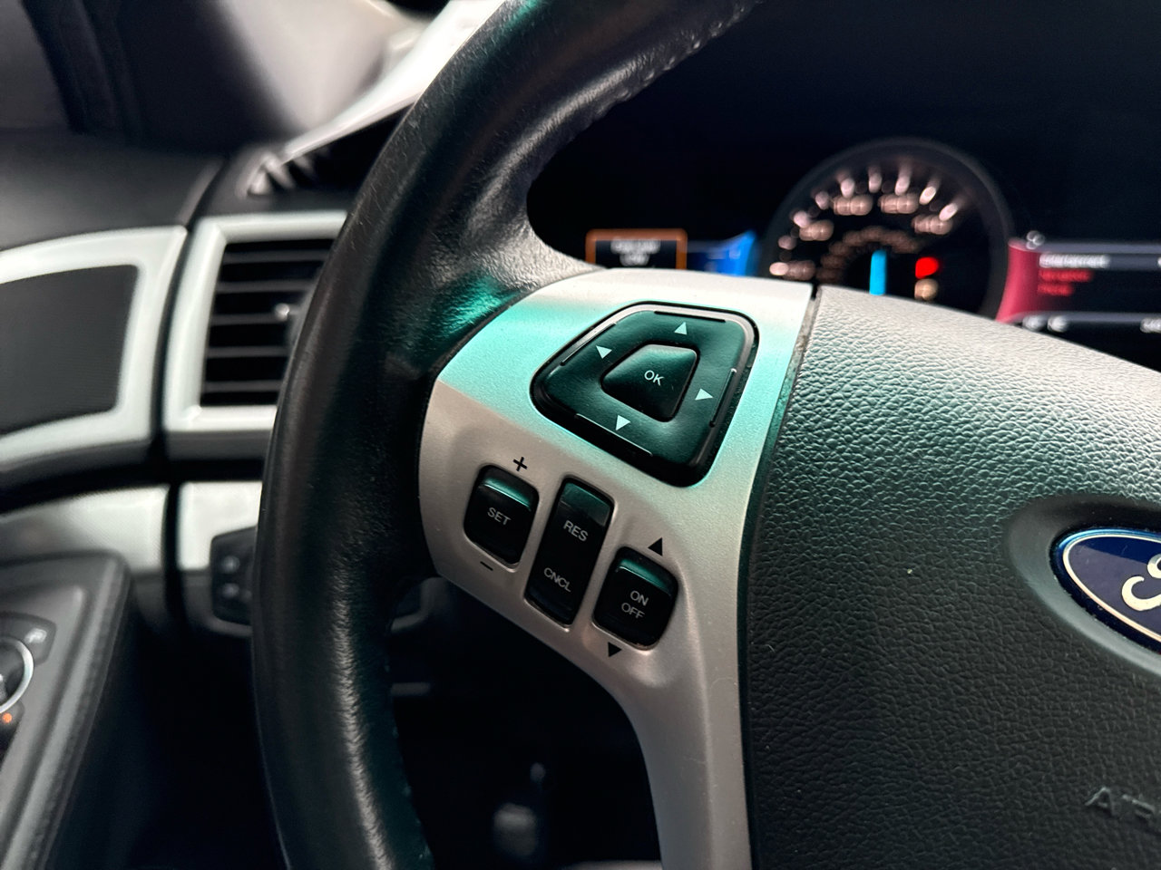 Used 2015 Ford Explorer XLT w/ Equipment Group 202B image 21