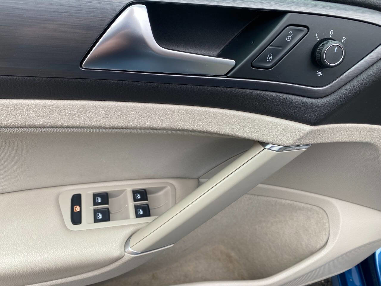 Used 2018 Volkswagen Golf S image 12