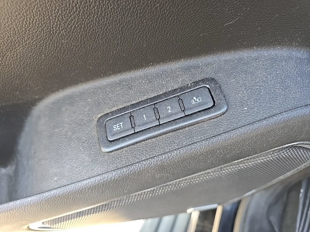 Used 2018 GMC Yukon SLT w/ Premium Edition AWD/4WD image 12