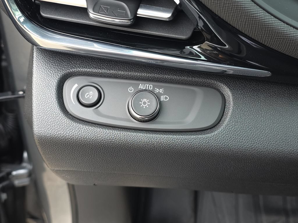 Used 2024 Buick Envista Sport Touring w/ Convenience I Package FWD image 28