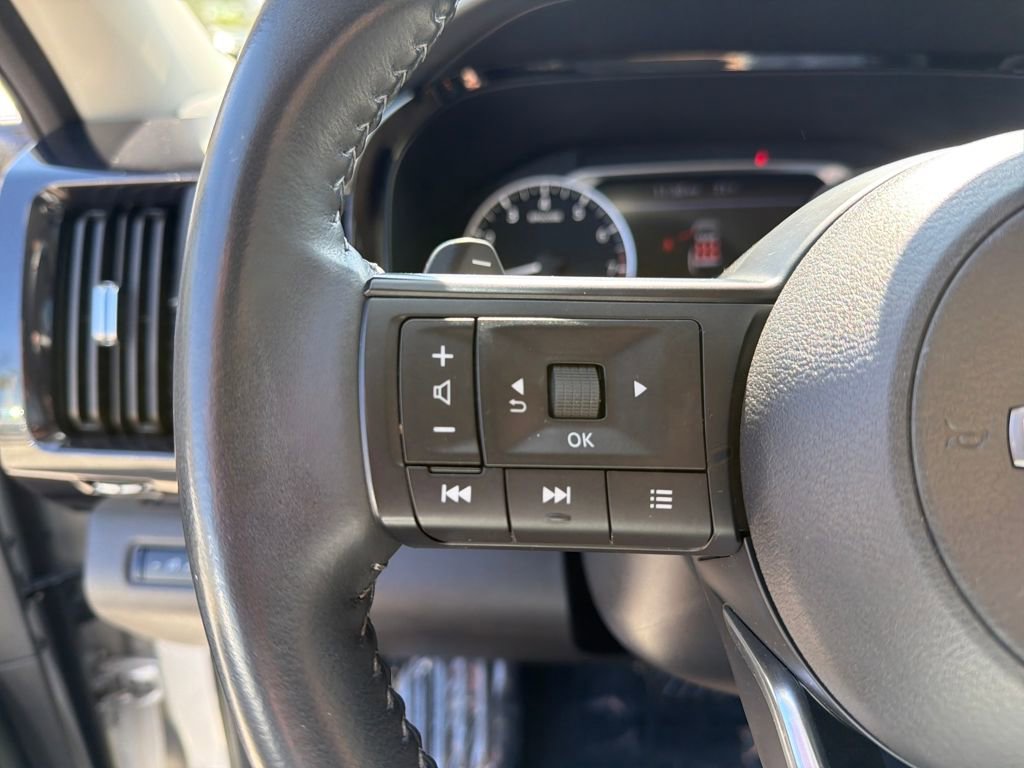 Used 2024 Nissan Pathfinder SV image 19