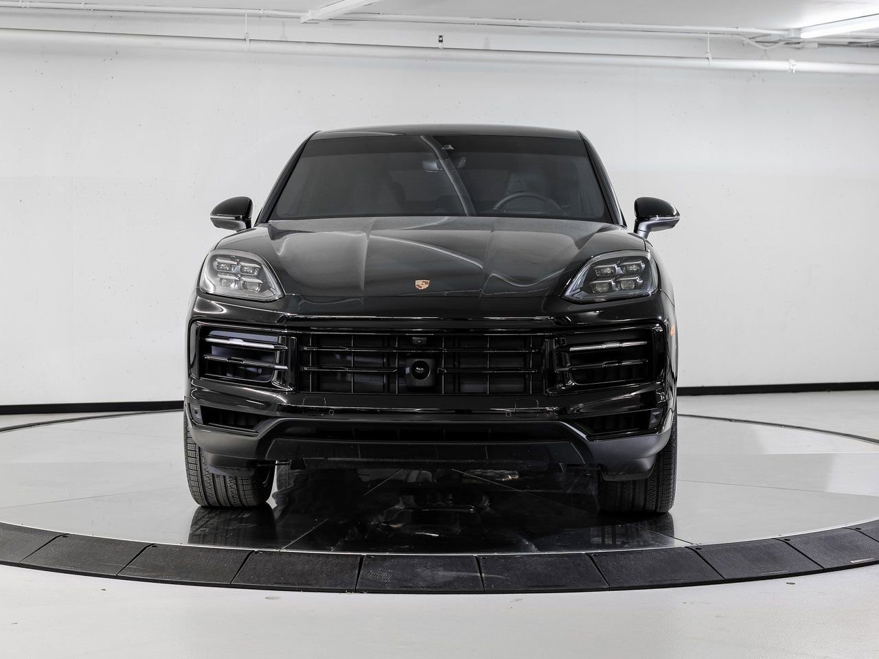 Certified 2025 Porsche Cayenne Coupe image 10