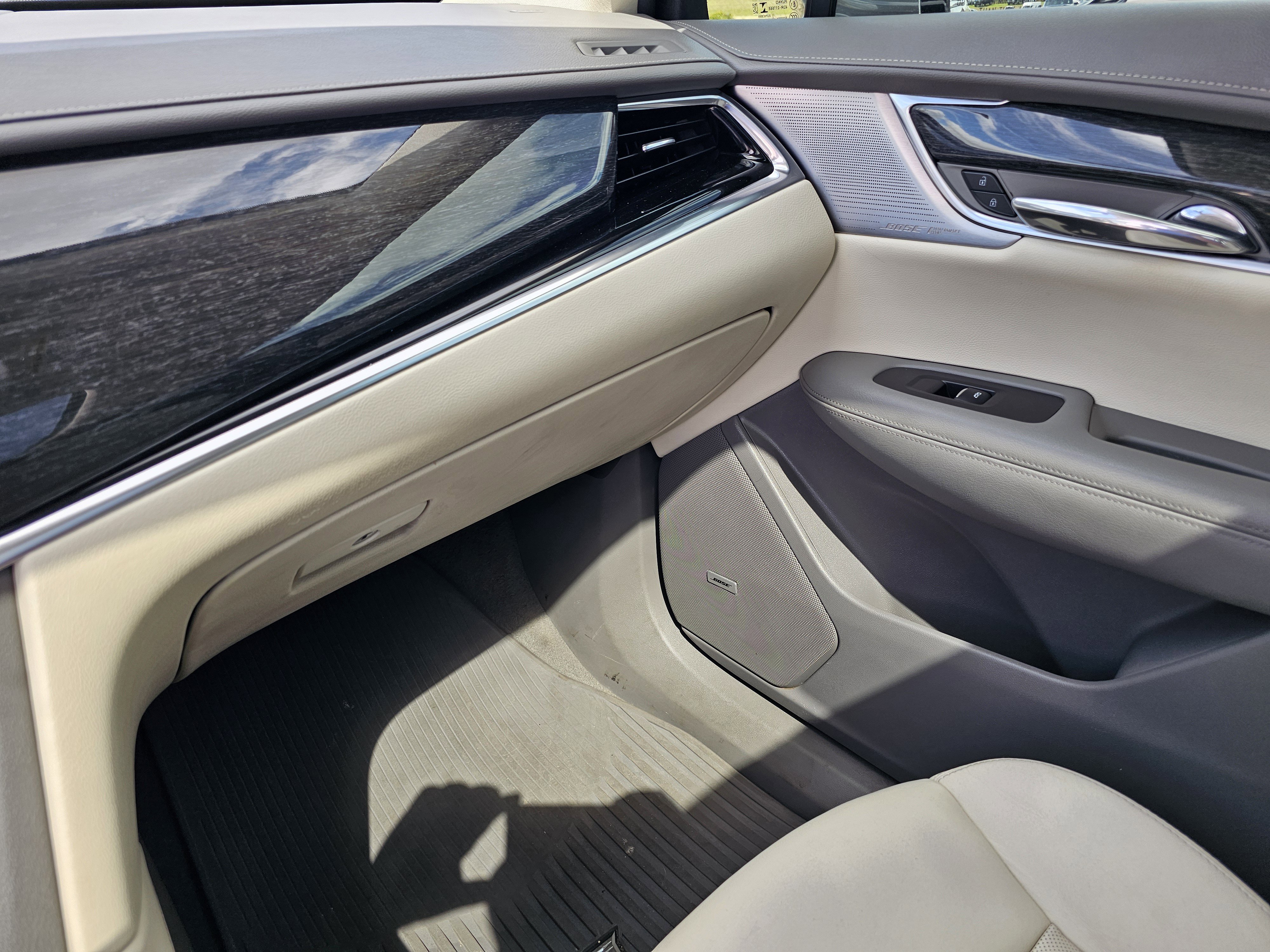 Used 2022 Cadillac XT6 Premium Luxury w/ Technology Package image 25