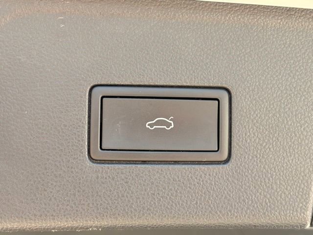 Used 2024 Volkswagen Atlas SE w/ Panoramic Sunroof Package FWD image 21