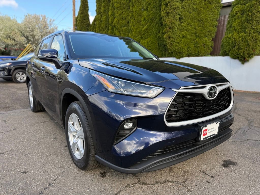 Certified 2025 Toyota Highlander LE image 2