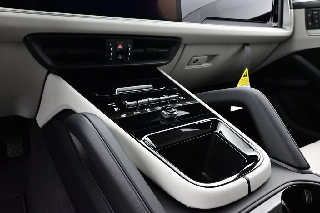 New 2026 Porsche Cayenne E-Hybrid Coupe AWD/4WD image 11