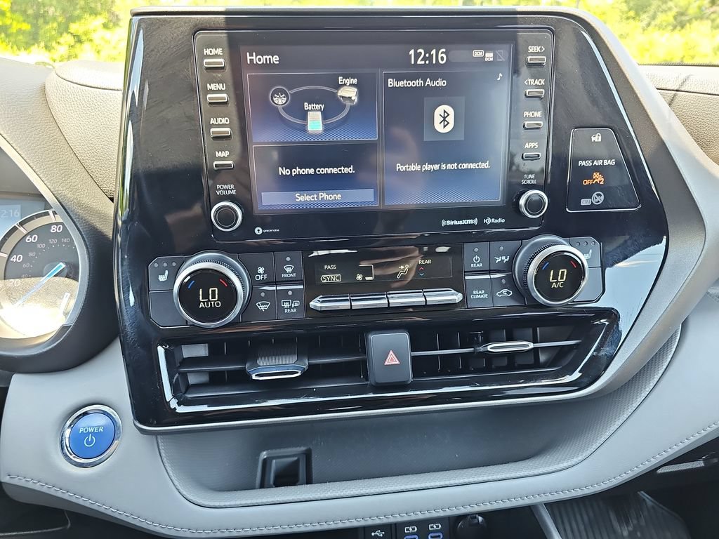 Used 2022 Toyota Highlander XLE AWD/4WD image 14