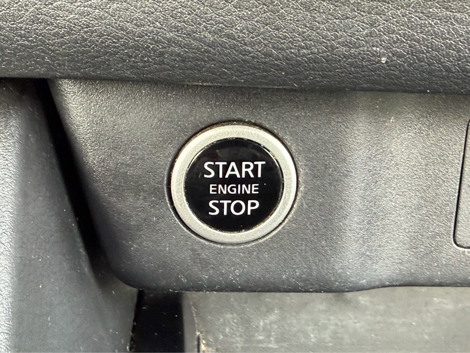 Used 2023 Nissan Rogue SV image 29