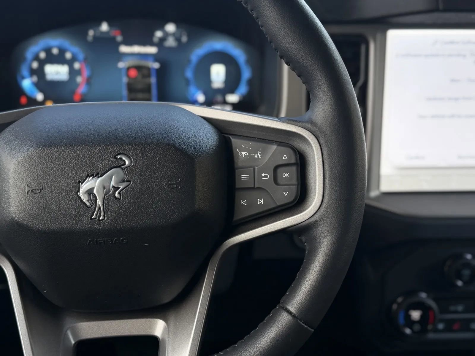 Used 2025 Ford Bronco Outer Banks w/ Sasquatch Package image 23