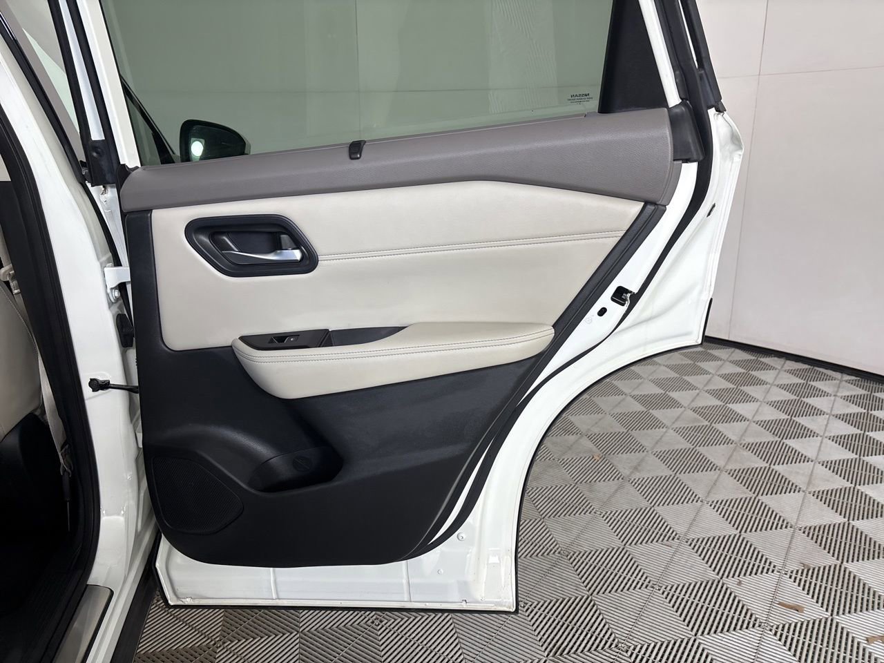 Used 2023 Nissan Rogue SL w/ SL Premium Package image 24