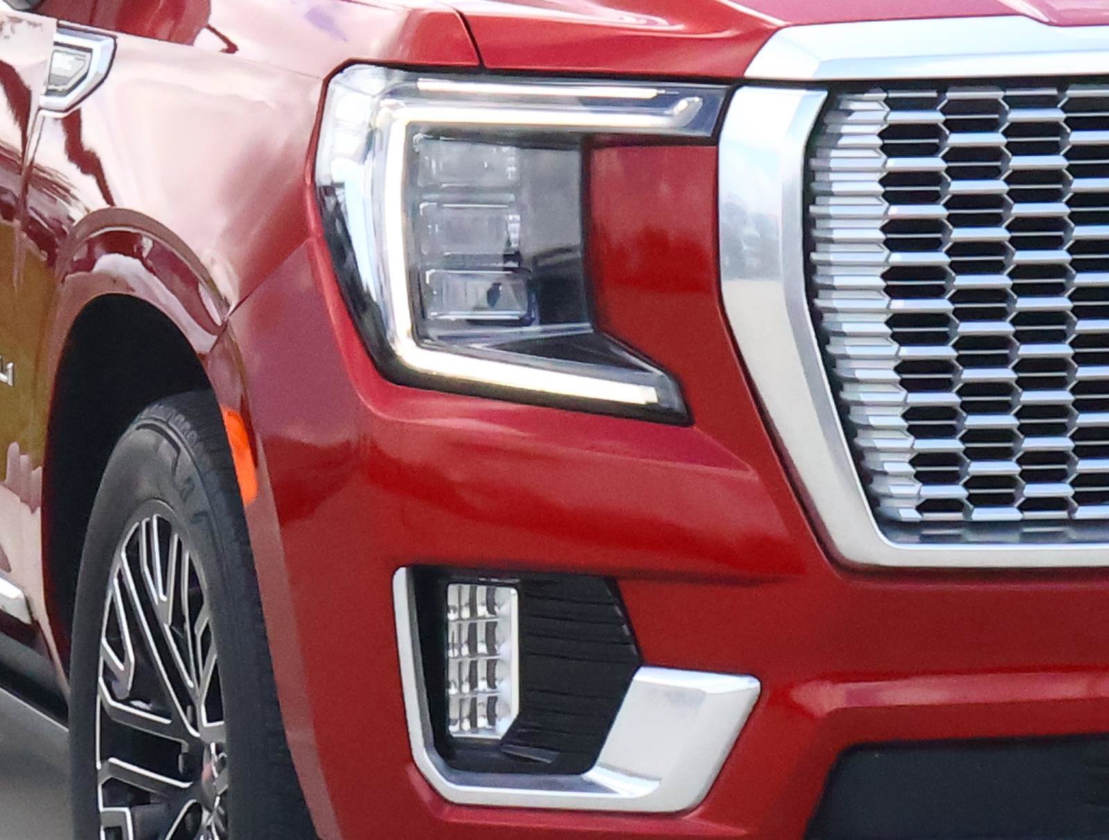Used 2021 GMC Yukon Denali w/ Denali Premium Package RWD image 9