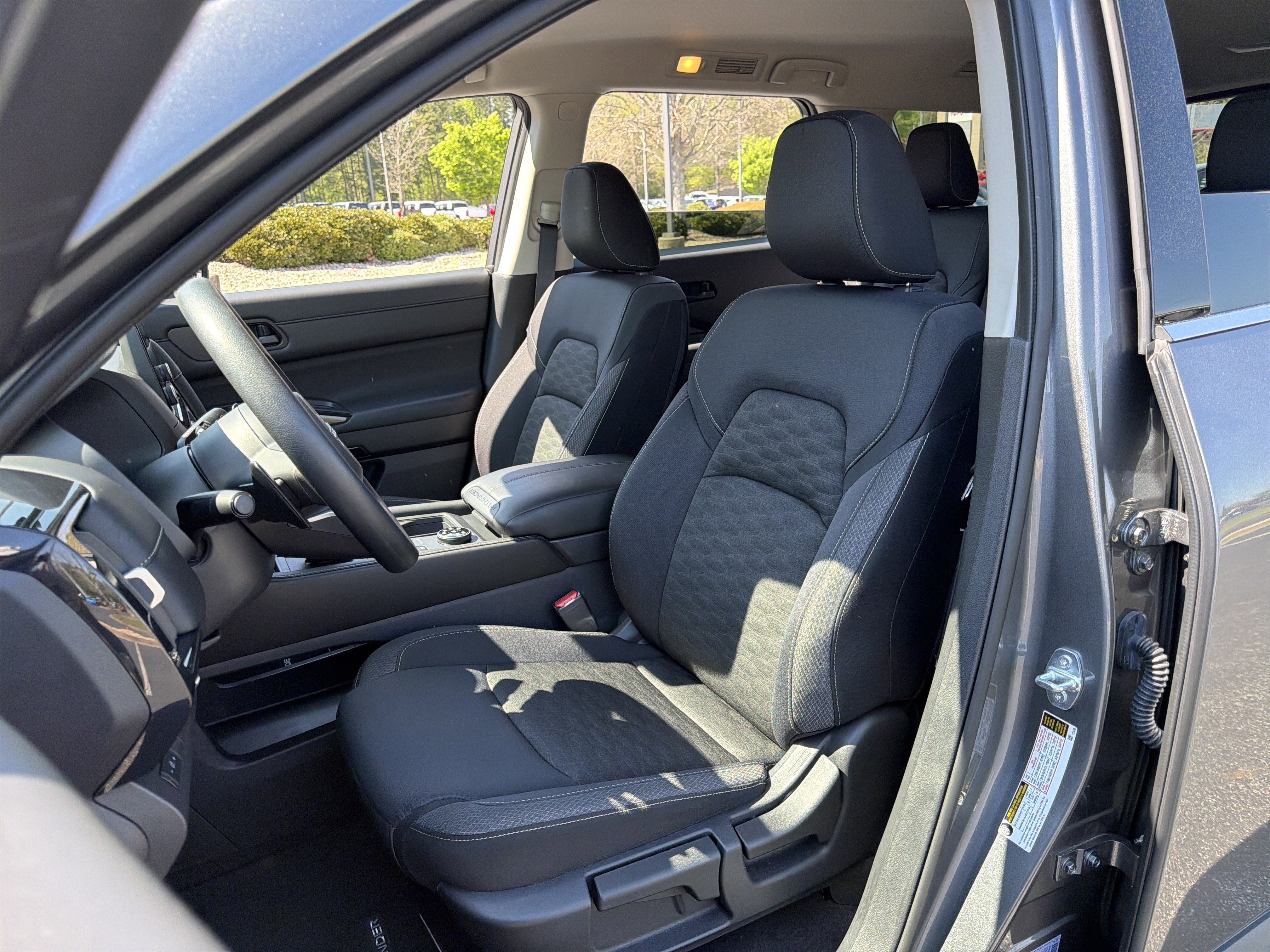 Used 2024 Nissan Pathfinder S AWD/4WD image 9