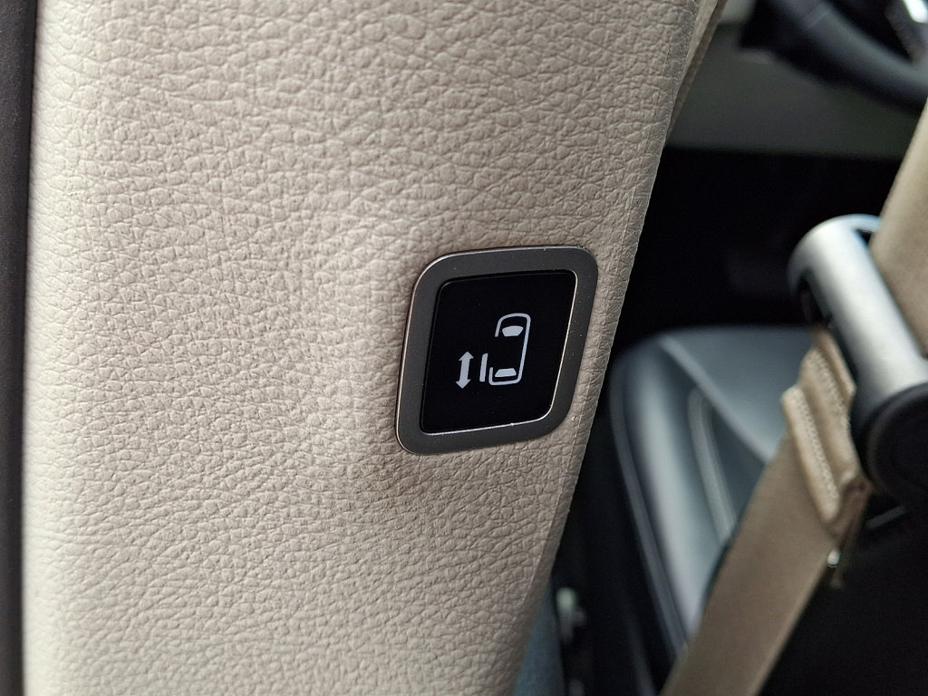 Used 2024 Chrysler Pacifica Touring-L FWD image 19