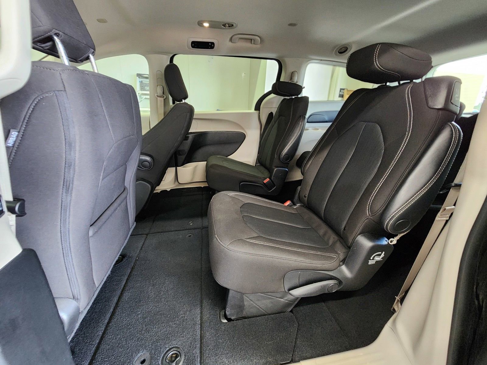 Used 2023 Chrysler Voyager LX FWD image 18