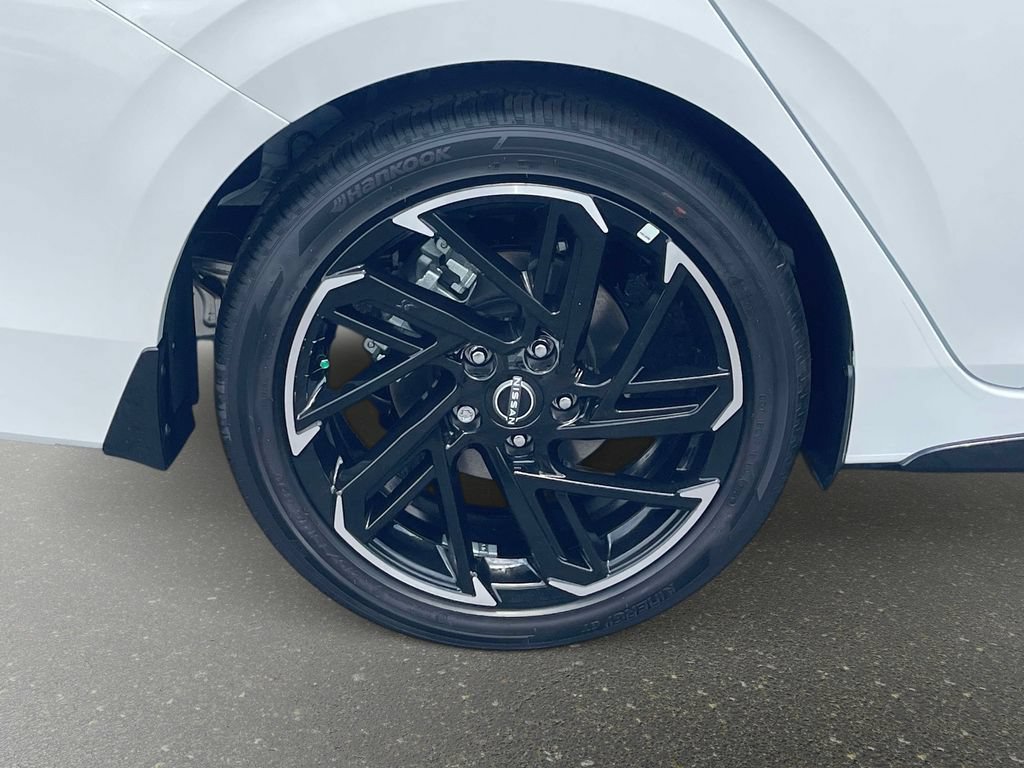 New 2026 Nissan Sentra SR w/ SR Premium Package FWD image 7