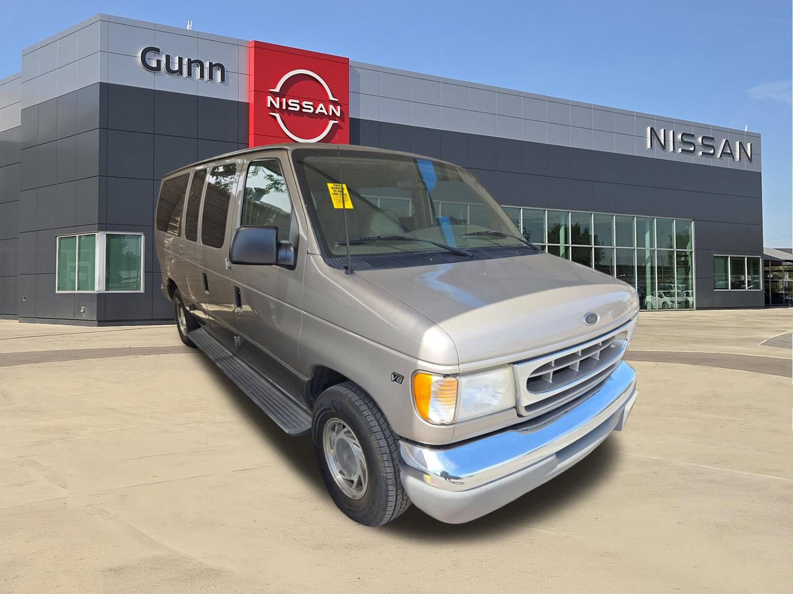 Used 2001 Ford E-150 and Econoline 150 Wagon image 1