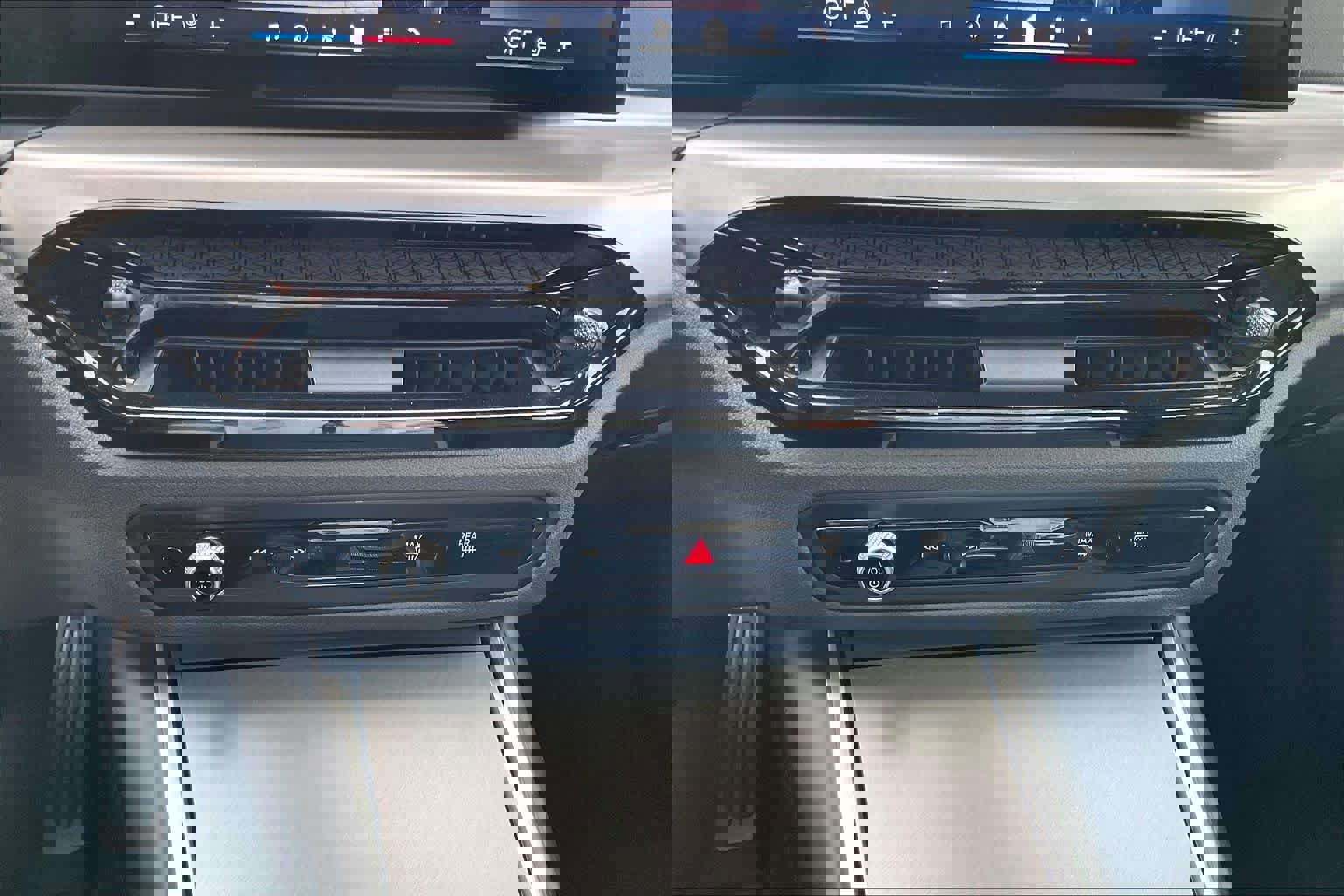 Used 2025 BMW 330i xDrive Sedan image 35