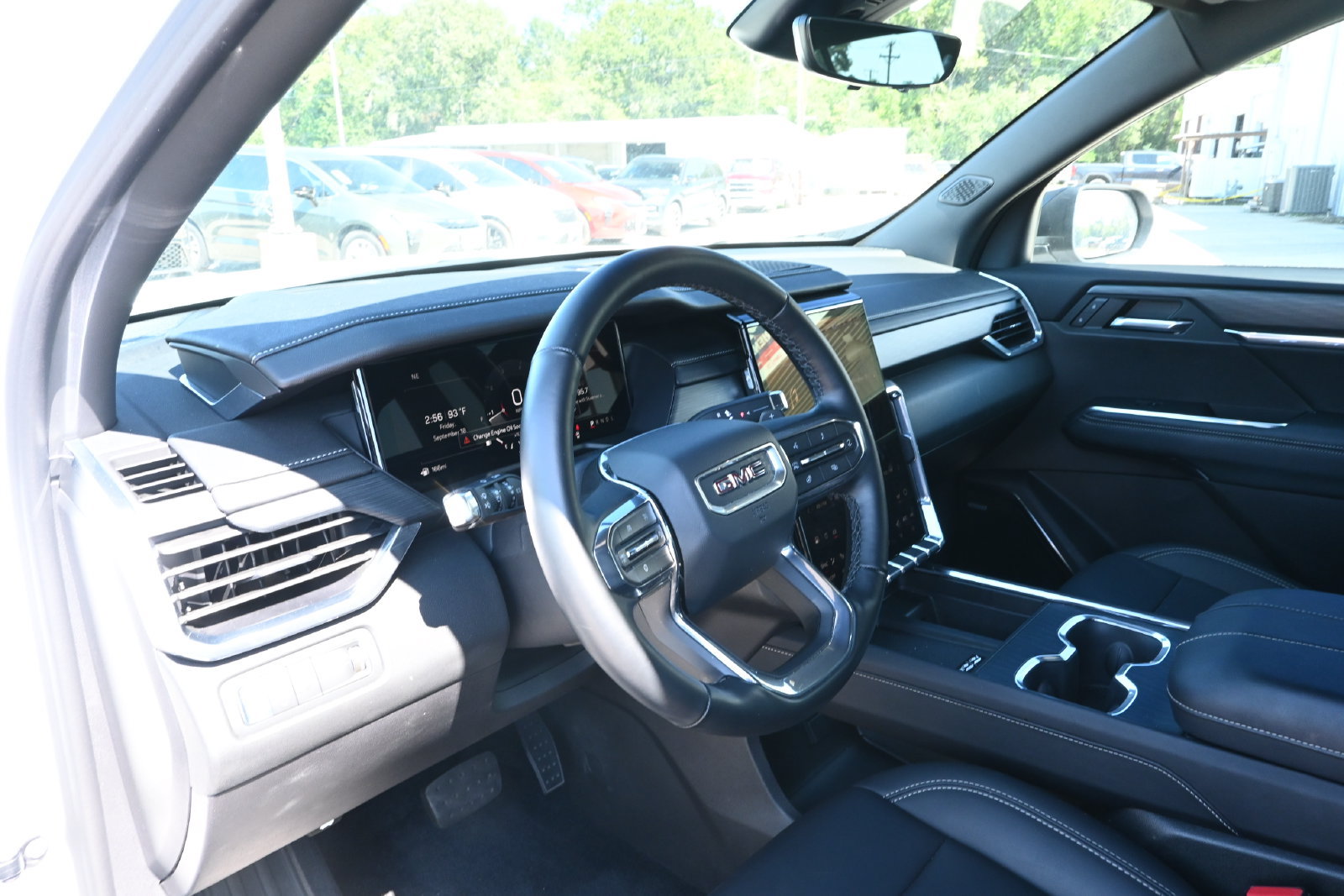 Used 2026 GMC Acadia Elevation w/ Elevation Premium Package FWD image 11