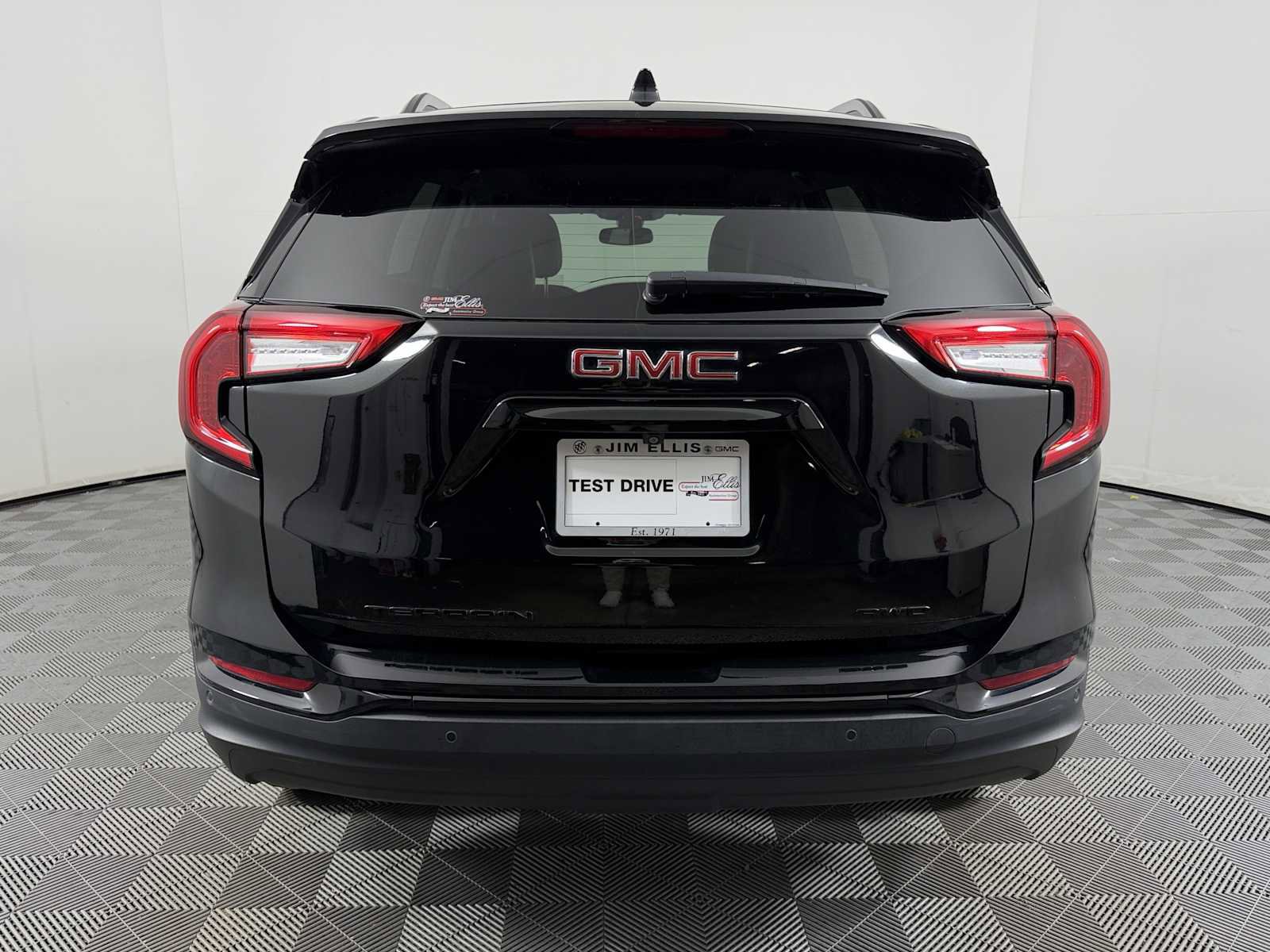 Used 2024 GMC Terrain SLT w/ Tech Package AWD/4WD image 5