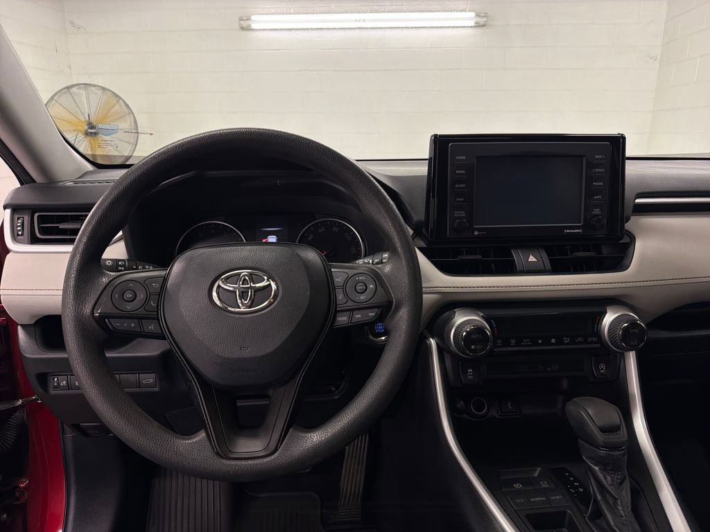 Used 2021 Toyota RAV4 XLE w/ Convenience Package FWD image 7